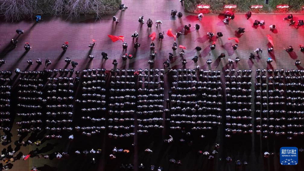 徒步百里祭英烈