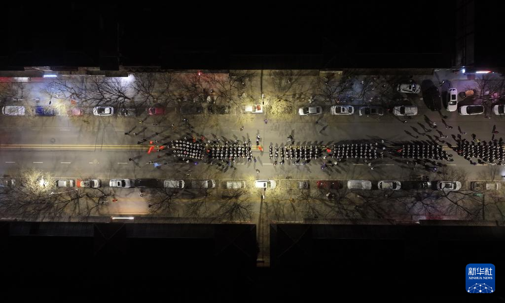 徒步百里祭英烈