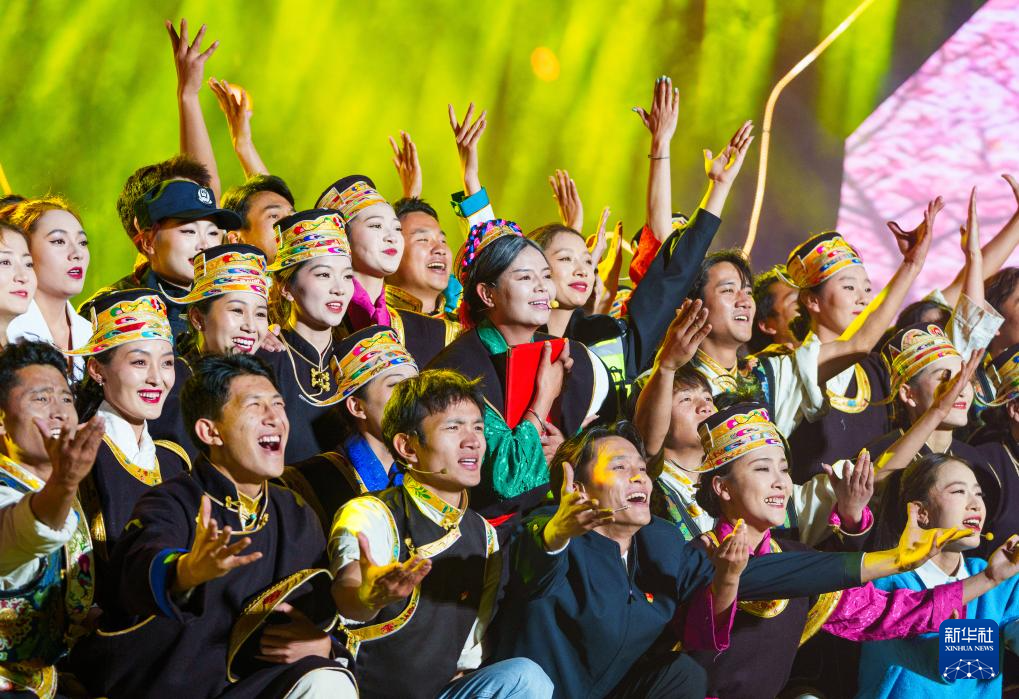 不负高原好春光 林芝桃花节开幕