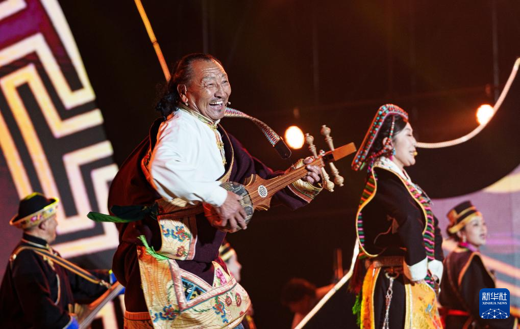 不负高原好春光 林芝桃花节开幕