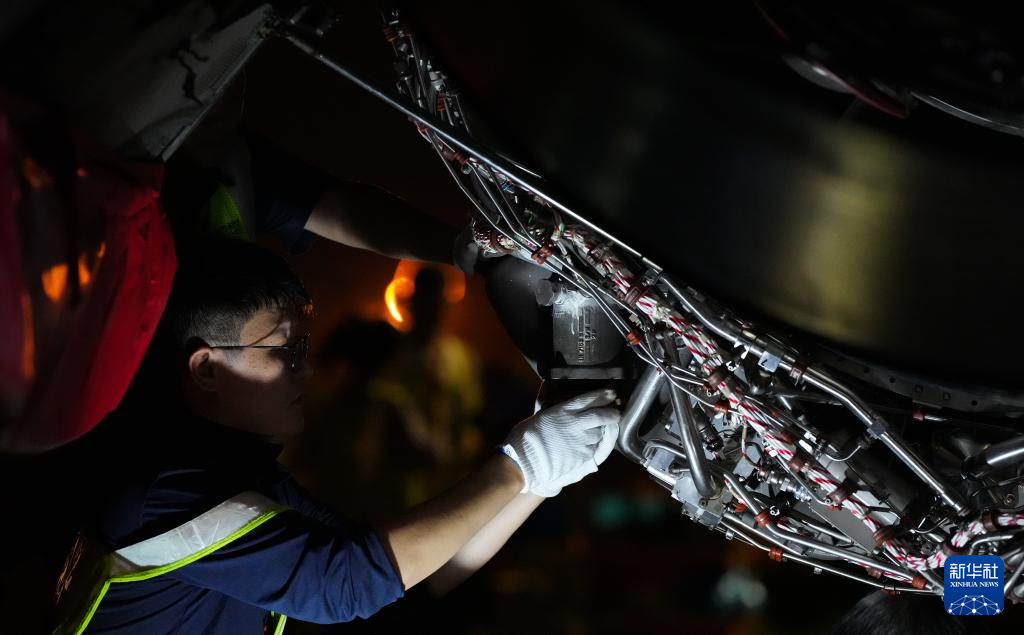 海南:飞机“全面体检” 护航消博会