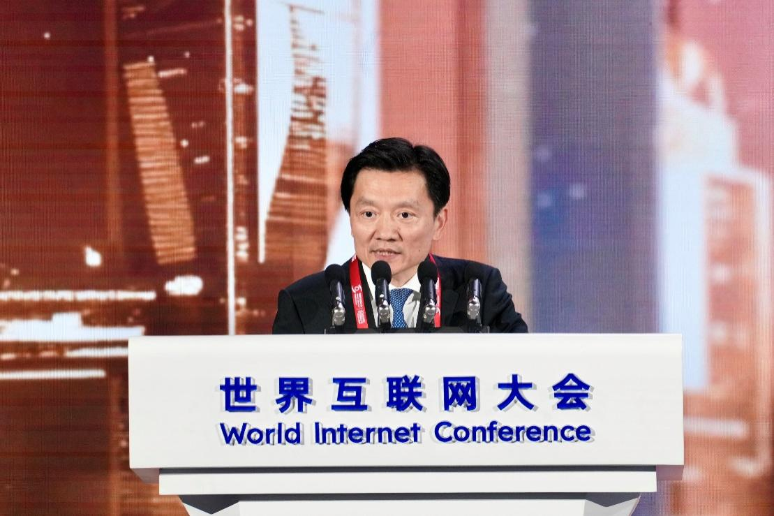 范渊：安全防护机制必须以“AI监管AI、AI治理AI”的方式来实现