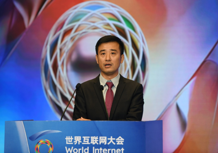 杜智伟:在可信可用与AI生产力之间找到最佳平衡点 杜智伟:在可信可用与AI生产力之间找到最佳平衡点