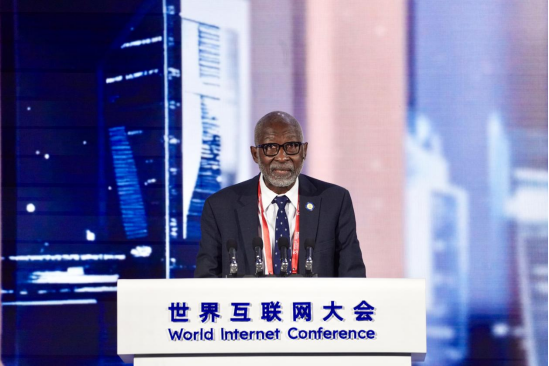 尼·奎诺：互联网应开放且遵循共同标准