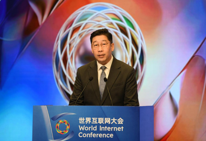 张宜伟:以风险治理护航创新 香港加快构建安全可信AI生态 张宜伟:以风险治理护航创新 香港加快构建安全可信AI生态