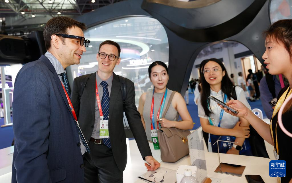 第六届消博会:AI绘就消费新图景