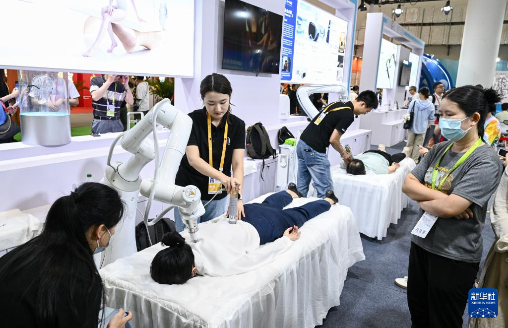 第六届消博会:AI绘就消费新图景