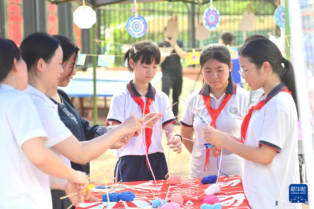 广西梧州:校园喜迎“三月三”