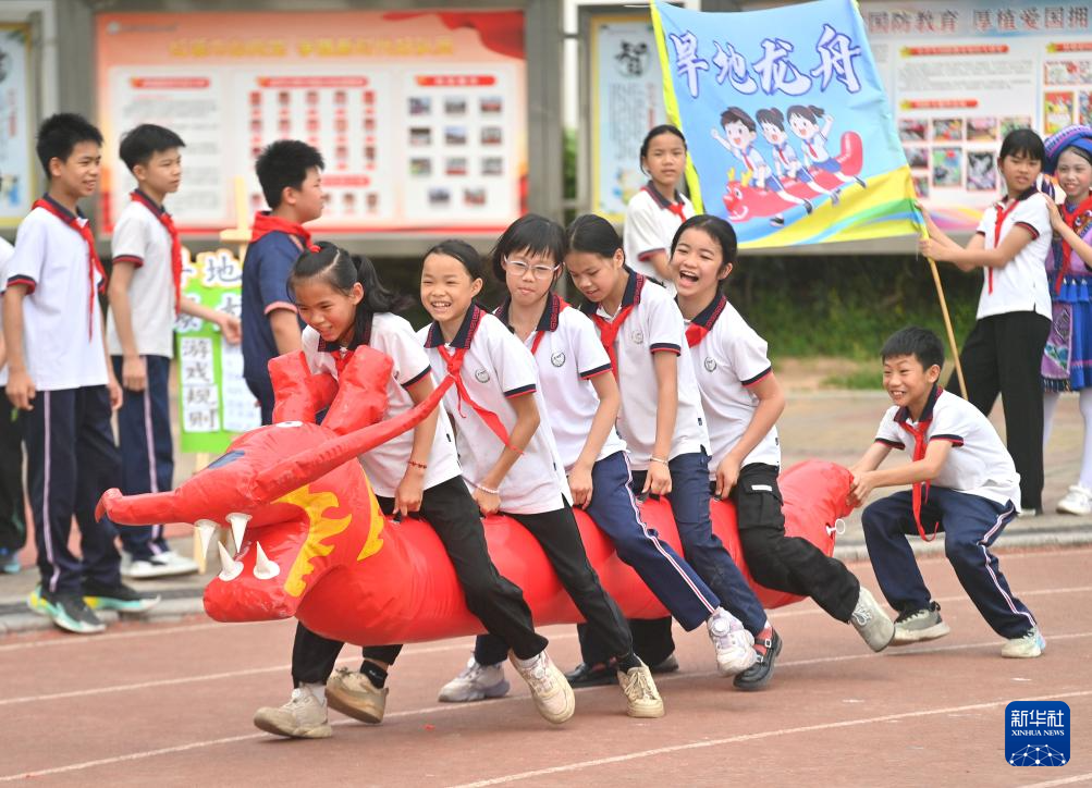 广西梧州:校园喜迎“三月三”