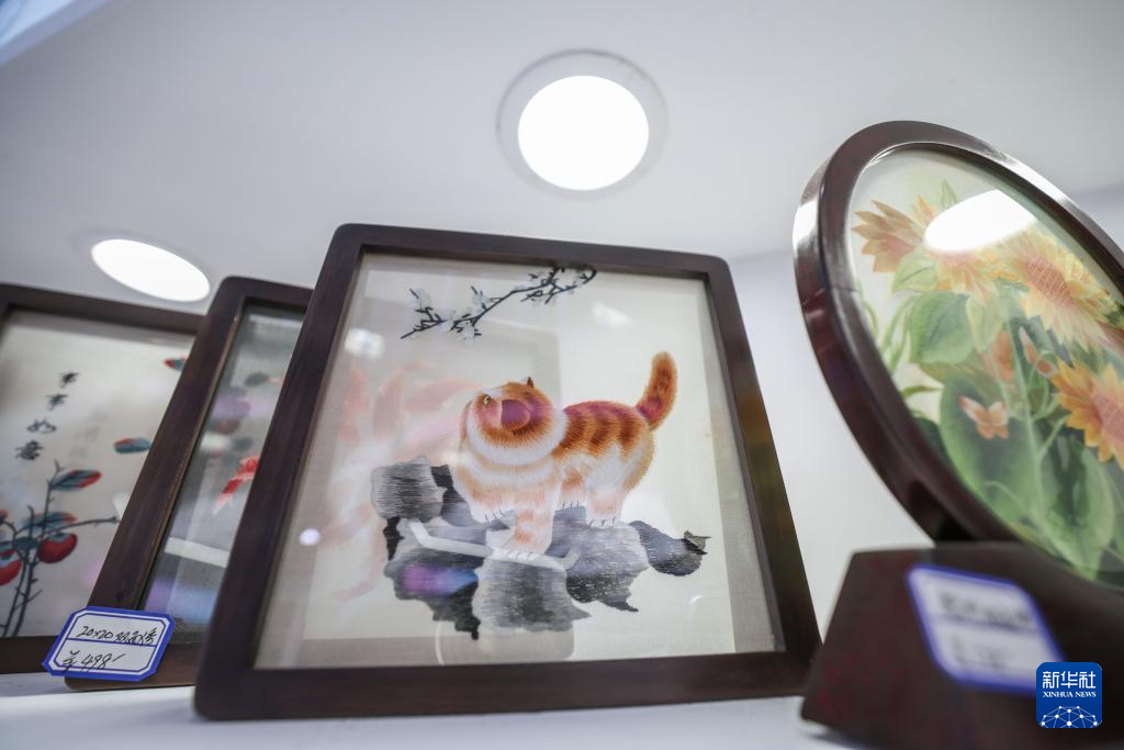 消博会上国潮焕新姿