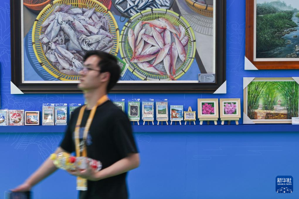 消博会上国潮焕新姿