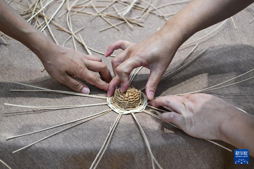 消博会上国潮焕新姿