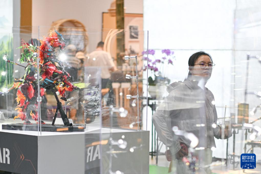 消博会上国潮焕新姿