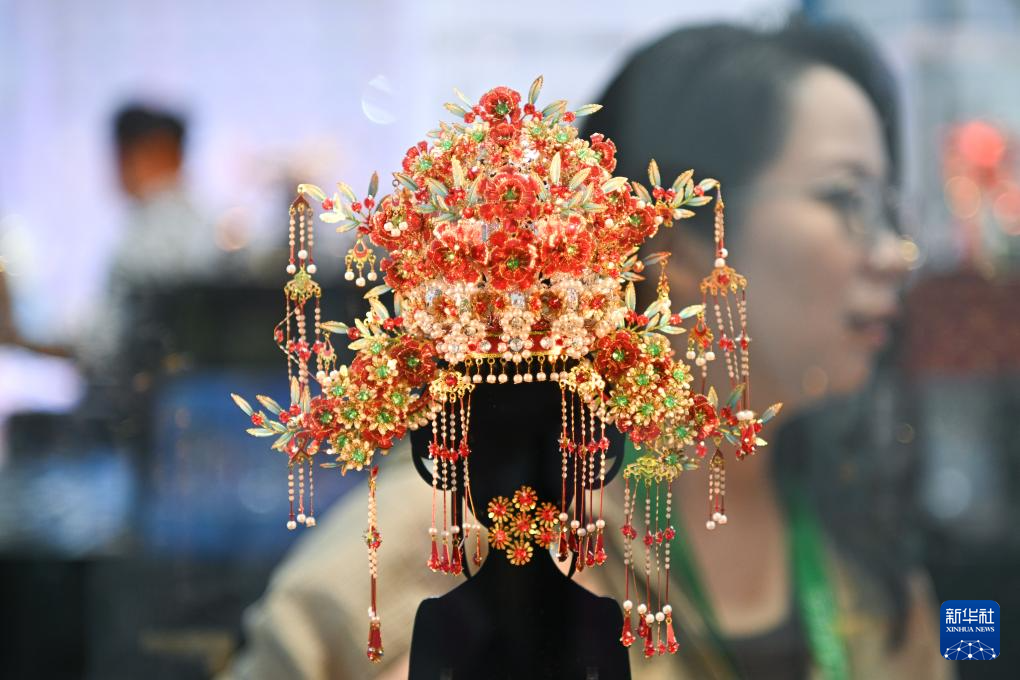 消博会上国潮焕新姿