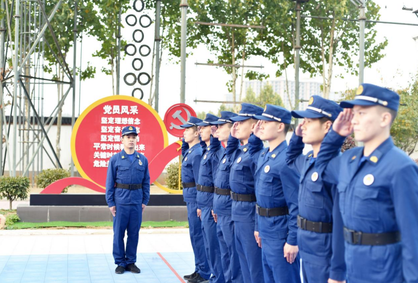 一个消防员的“跬步江山”：11年的“守”与“亏”