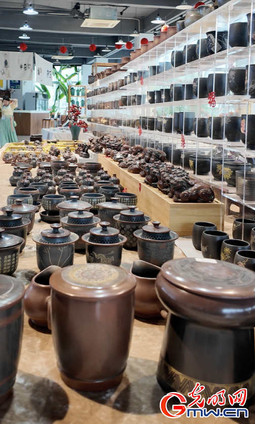 【开局之年看中国】1300年后,广西钦州坭兴陶为何还能火“出圈”? 【开局之年看中国】1300年后,广西钦州坭兴陶为何还能火“出圈”?
