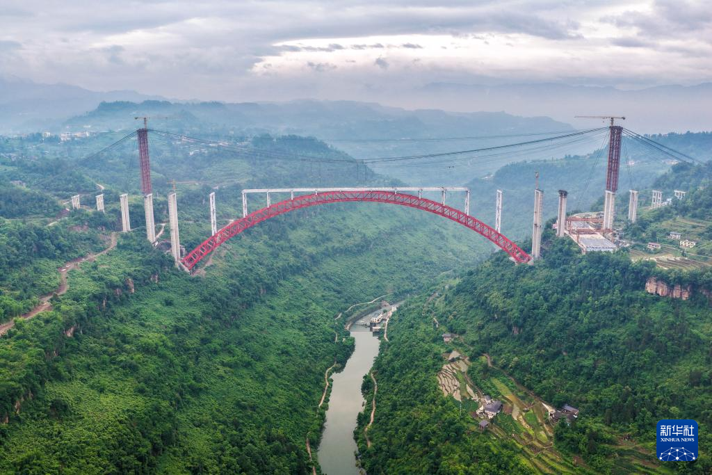 重庆武两高速凤来大溪河特大桥建设稳步推进