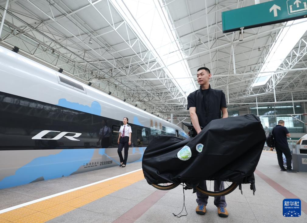 铁路部门在京张高铁试点推出“自行车随身行”服务