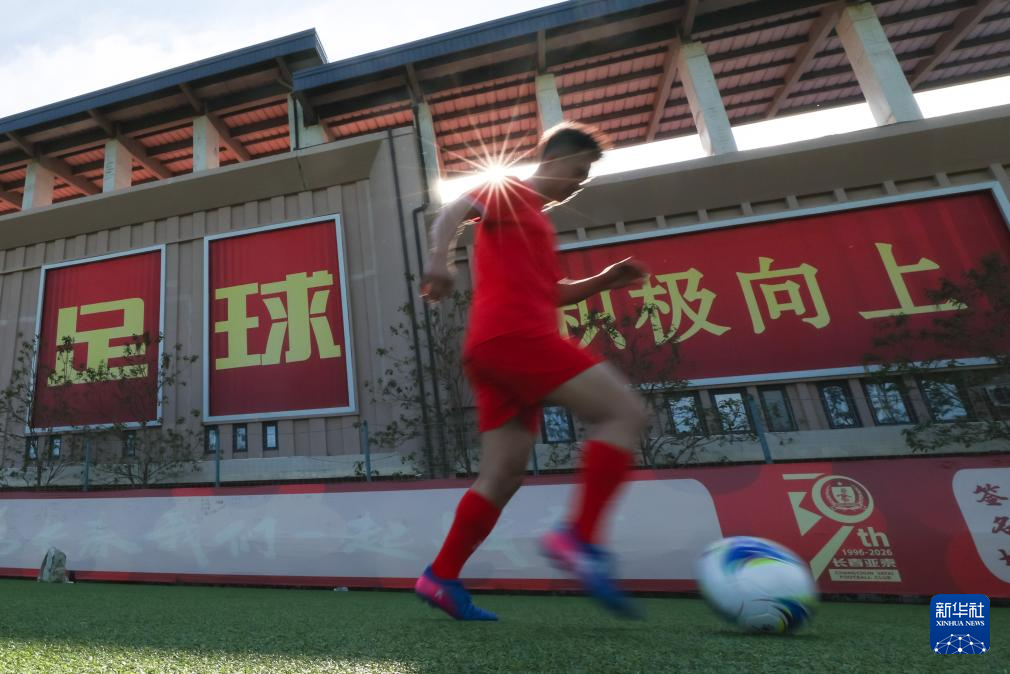 热爱,是他们的入场券——凡人英姿奔赴“东北超”