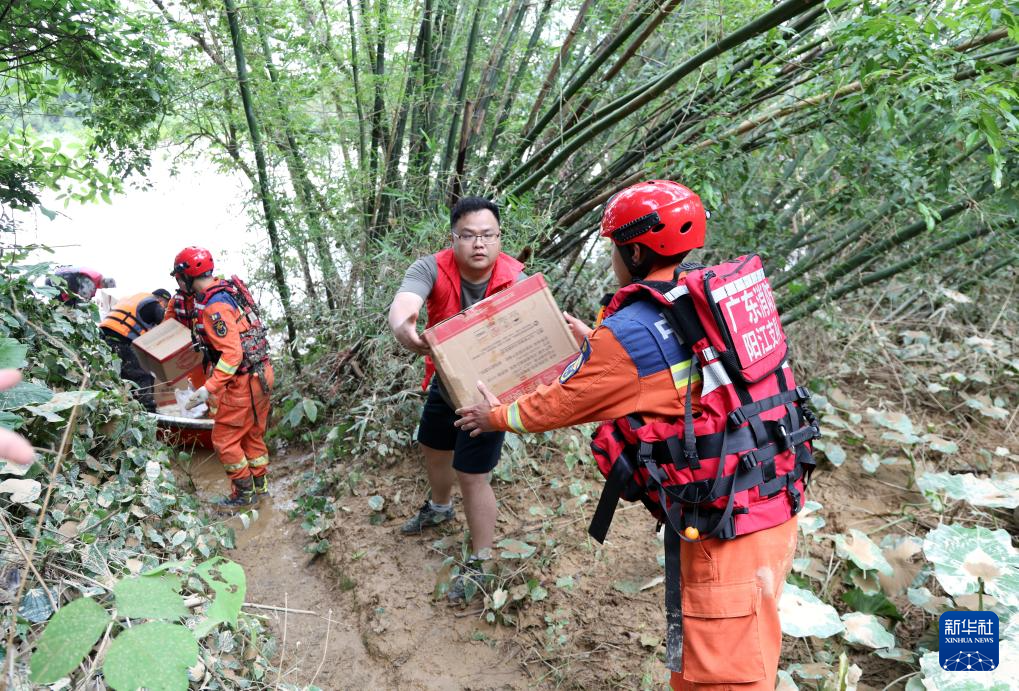 广东阳江:抢险救灾 恢复生产