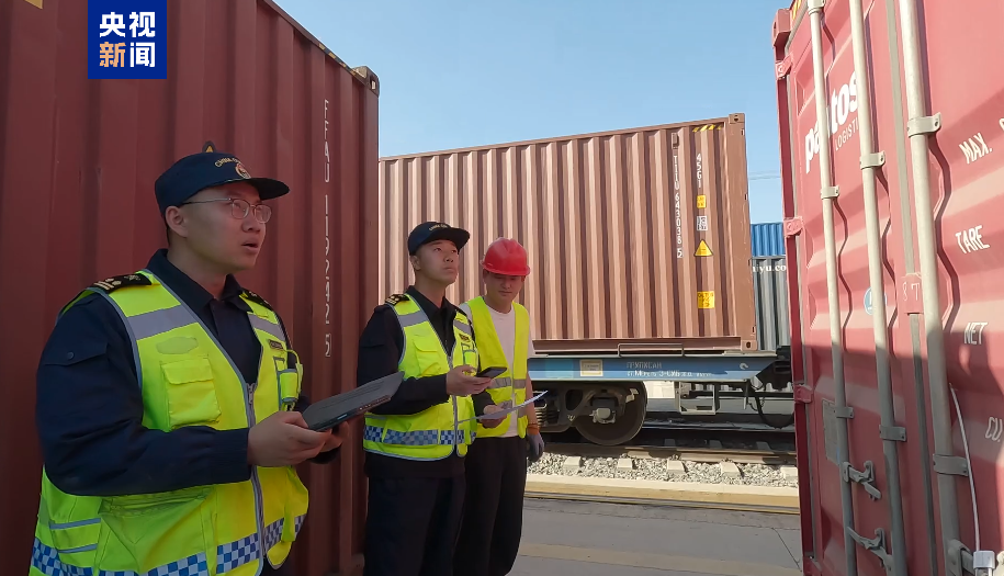 新疆霍尔果斯口岸今年通行中欧中亚班列突破4000列