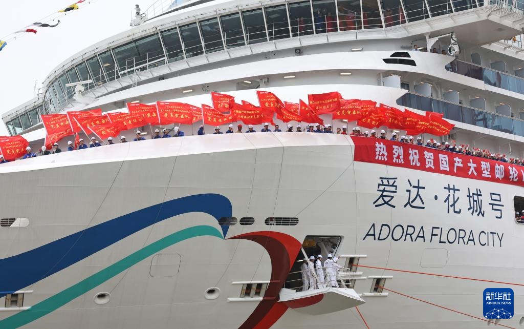 第二艘国产大型邮轮“爱达·花城号”试航凯旋