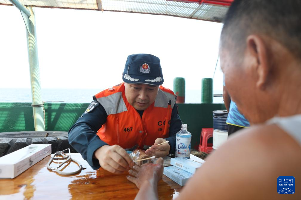 南海影像日志丨南海仙宾礁:蔚蓝中的温情慰问