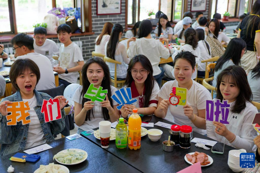 东北农业大学“上车饺子”送别毕业生