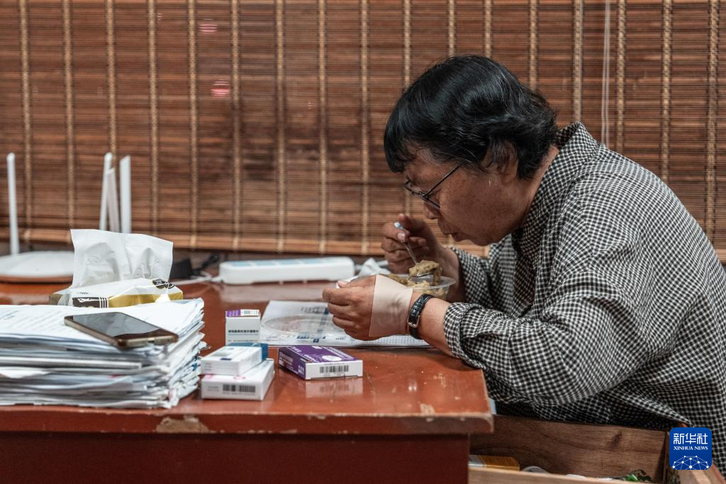 张桂梅校长连续16年送考