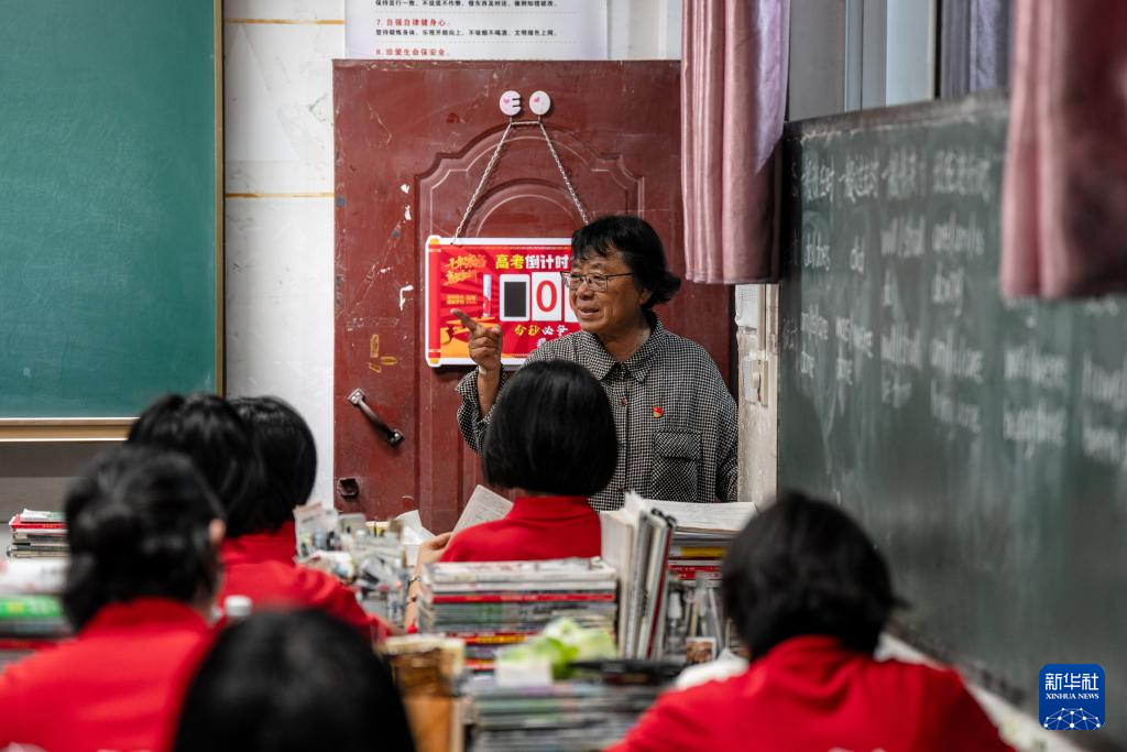 张桂梅校长连续16年送考