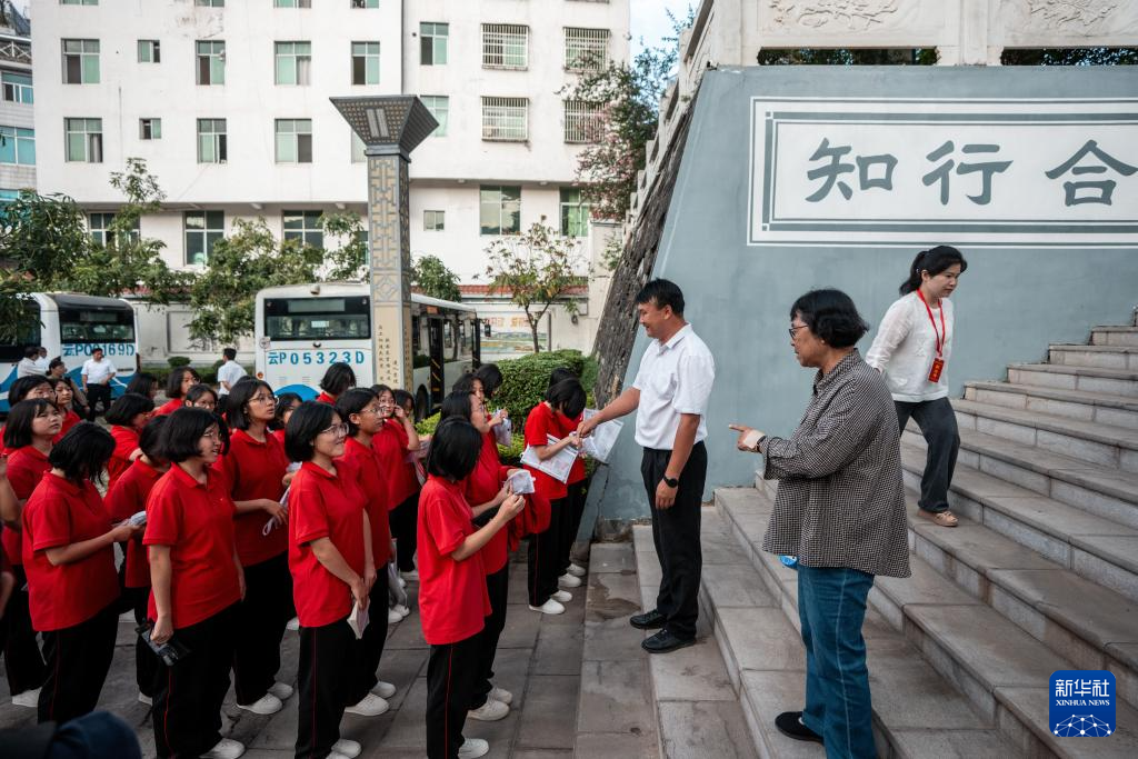 张桂梅校长连续16年送考