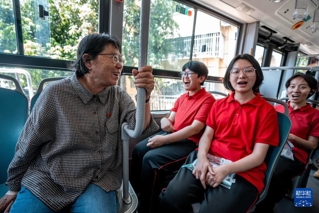 张桂梅校长连续16年送考