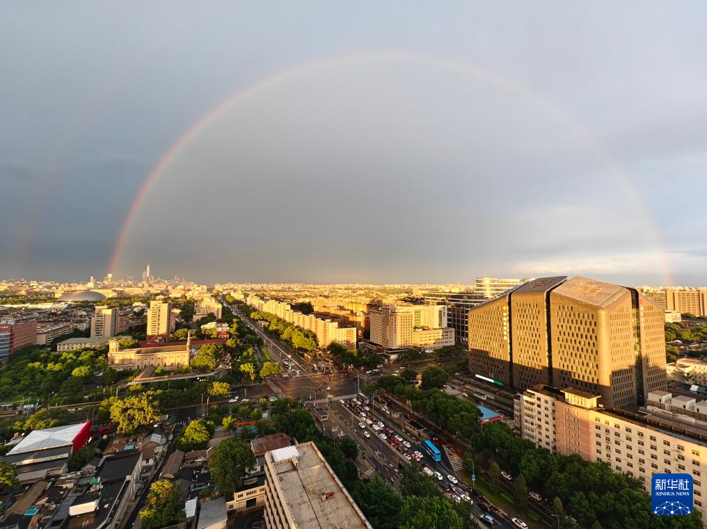 北京阵雨过后见彩虹