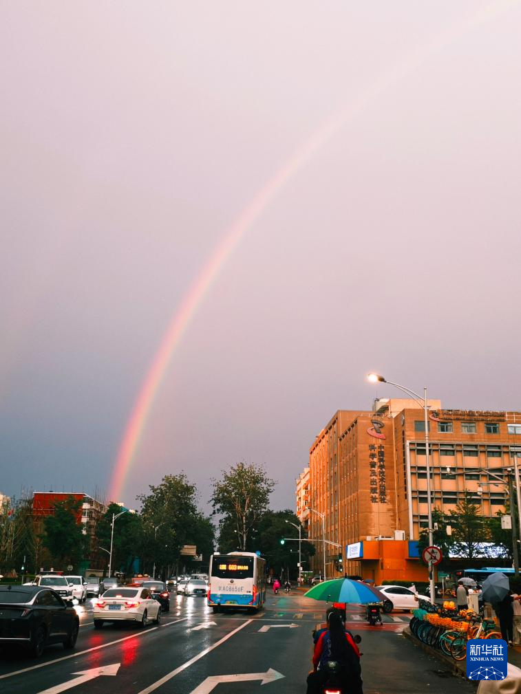 北京阵雨过后见彩虹