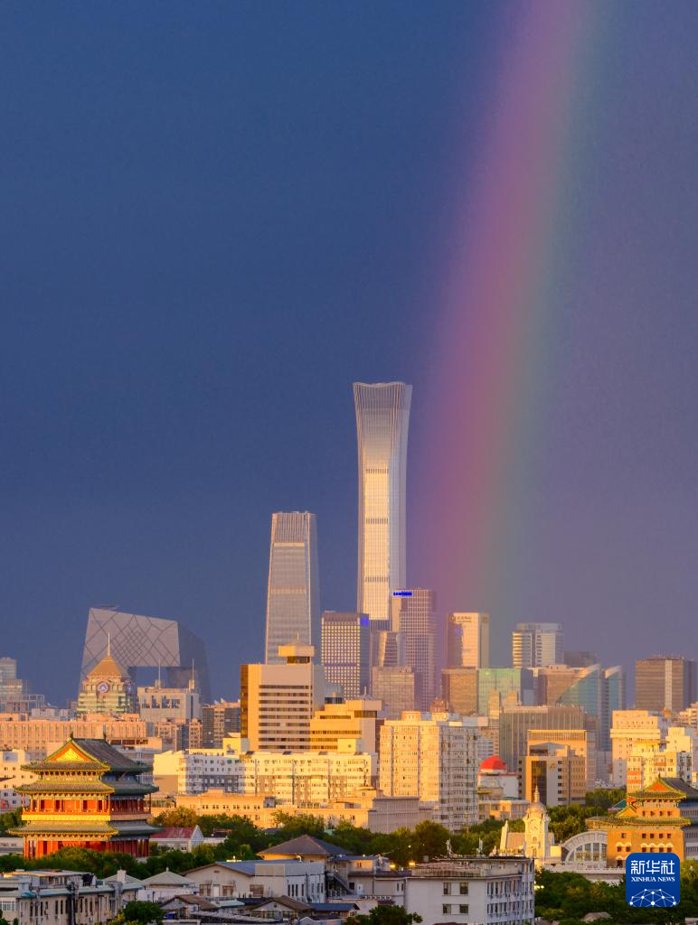 北京阵雨过后见彩虹