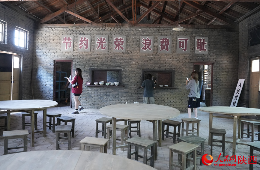 电视剧《主角》中的宁州县秦腔剧团食堂。人民网记者 贾凯璐摄