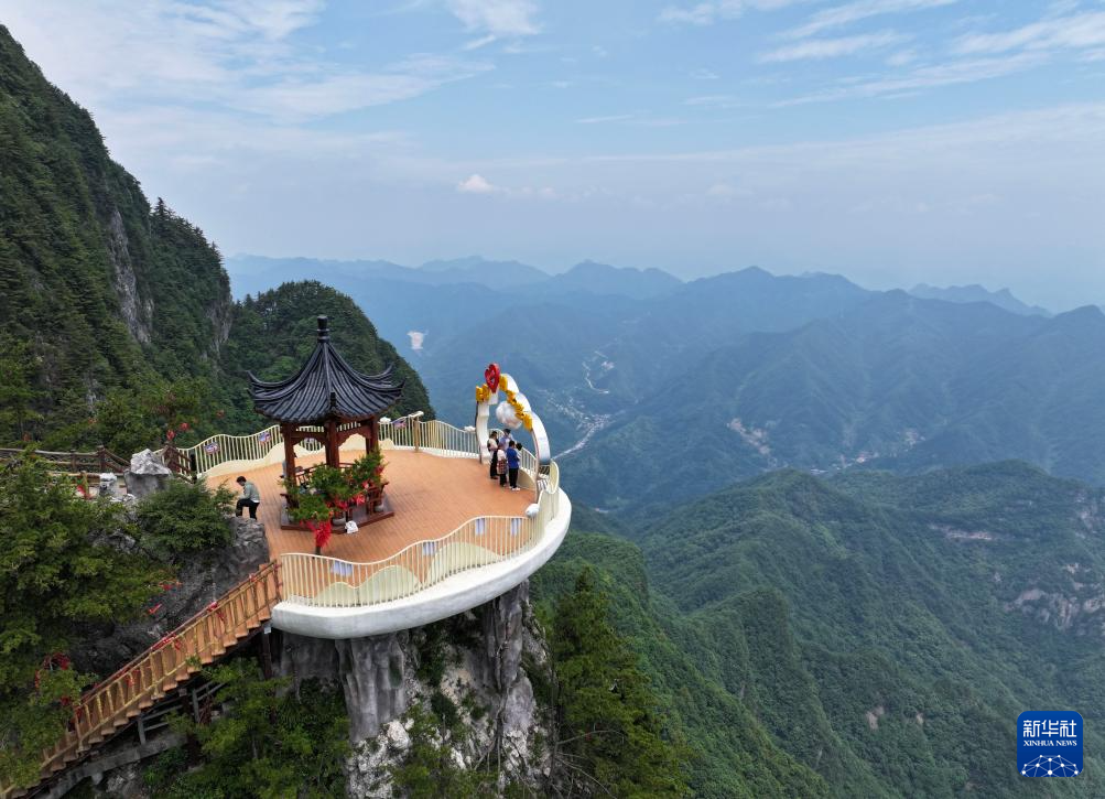 秦岭天竺山生态美景引客来
