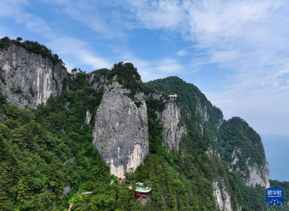 秦岭天竺山生态美景引客来