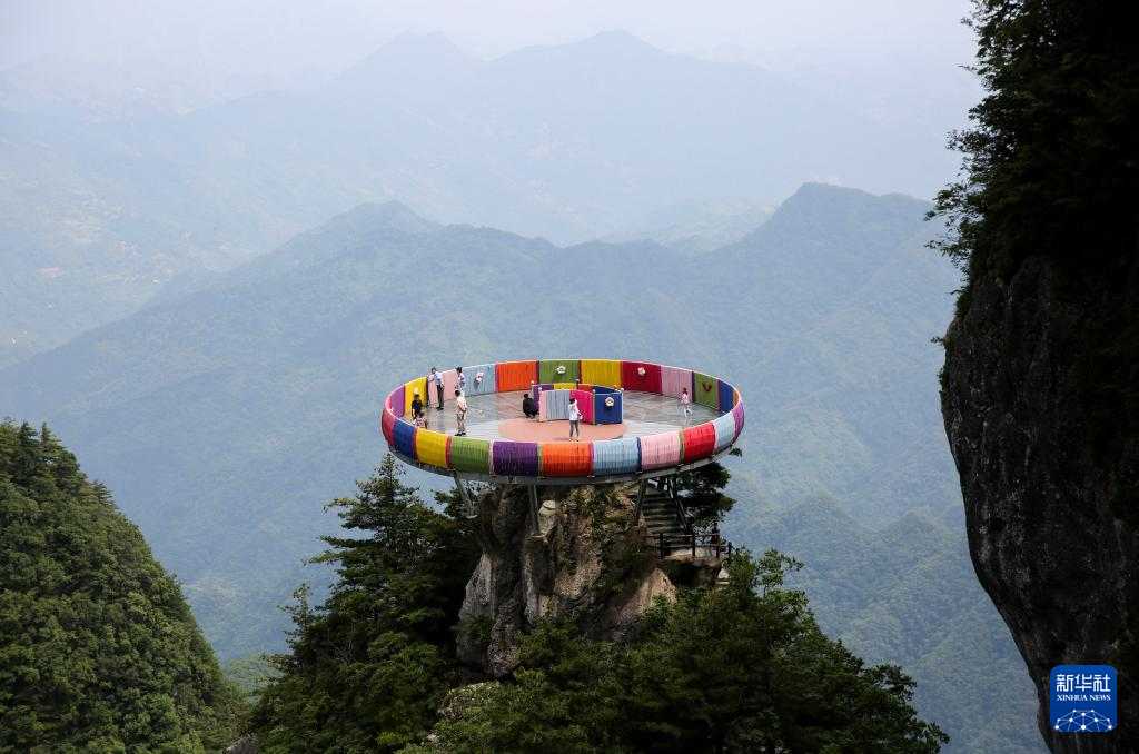 秦岭天竺山生态美景引客来