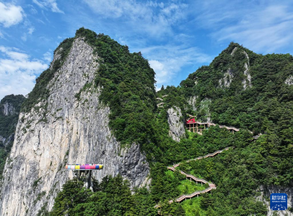 秦岭天竺山生态美景引客来