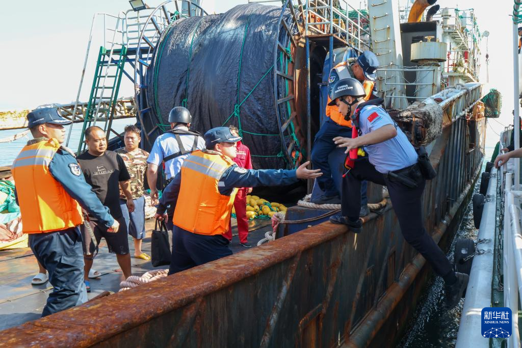 山东威海:联合执法维护口岸安全