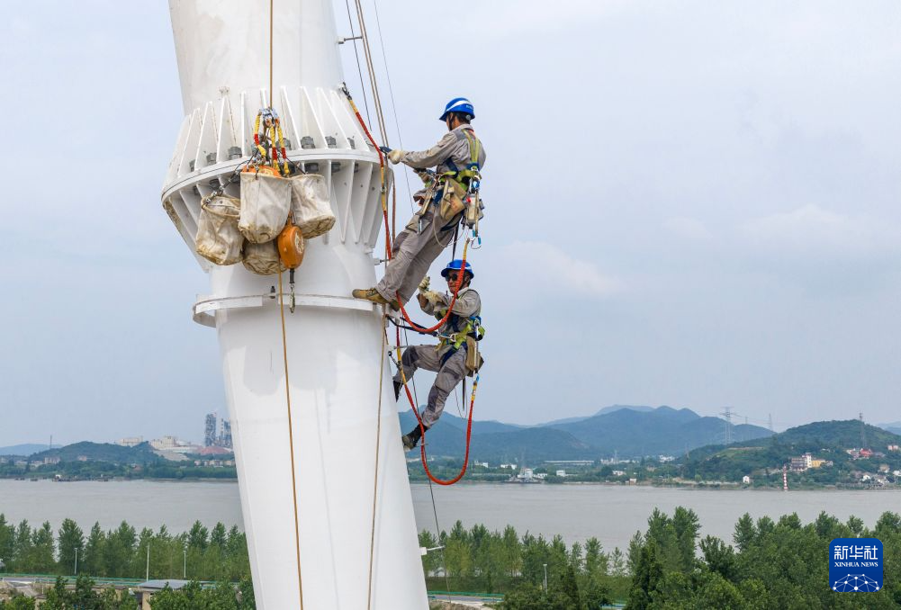 甘浙特高压跨长江输电塔进入组立阶段