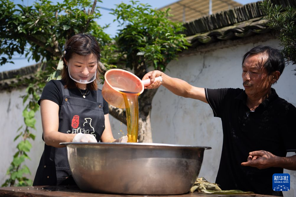 青青箬叶裹风味 缕缕粽香迎端午