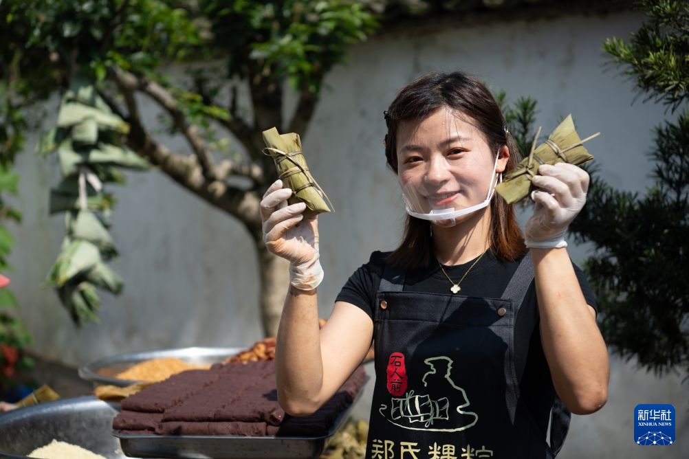 青青箬叶裹风味 缕缕粽香迎端午