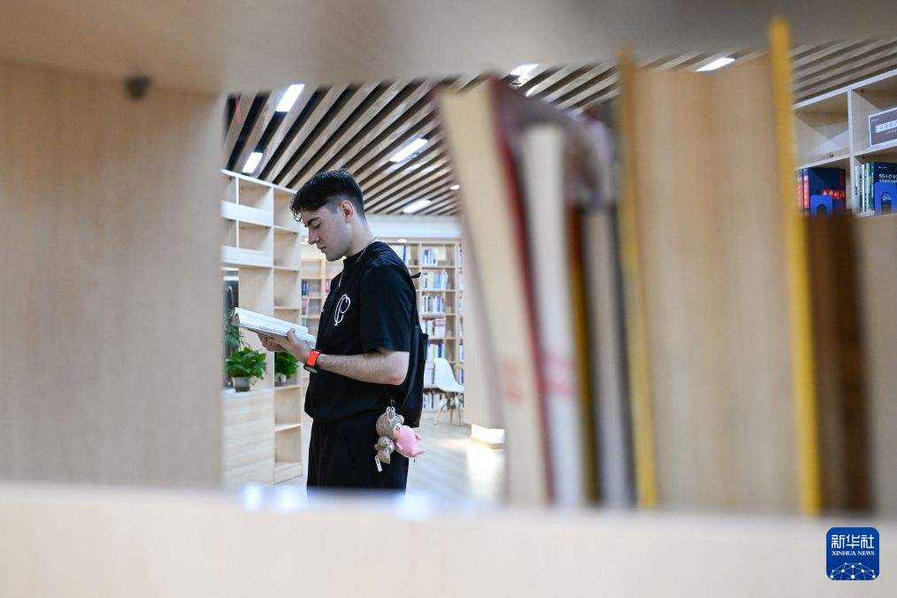 龙狮团有个“洋教练”
