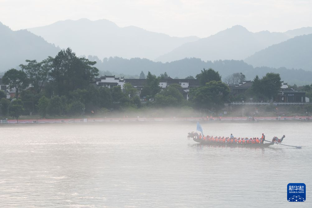 龙舟竞渡桃花潭 文旅焕新山水间
