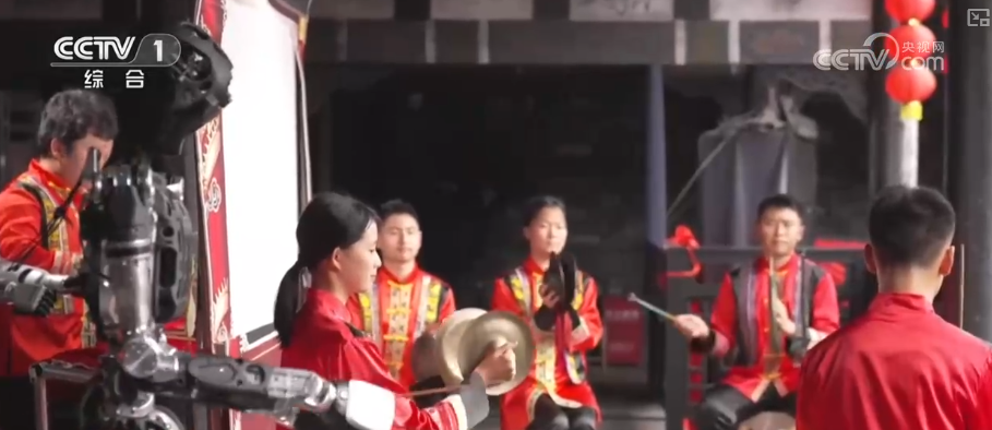 “竞技+民俗”“科技+民俗”打造端午假日文旅新体验 龙舟竞渡焕发全新活力