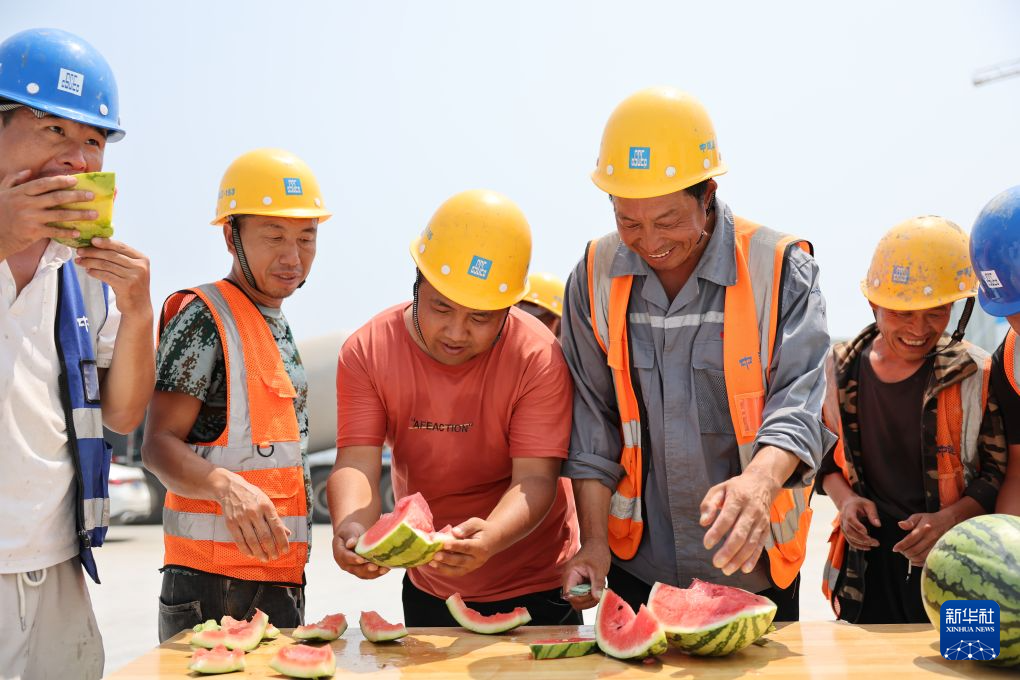 高温下的雄安建设一线