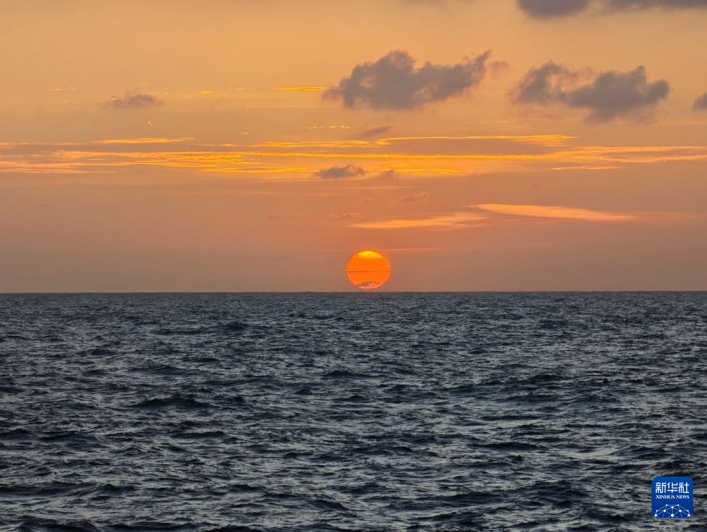 海上夕阳美