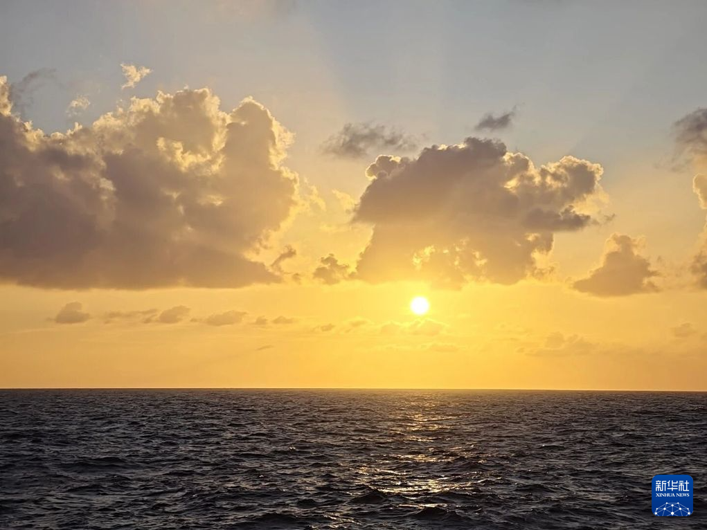 海上夕阳美